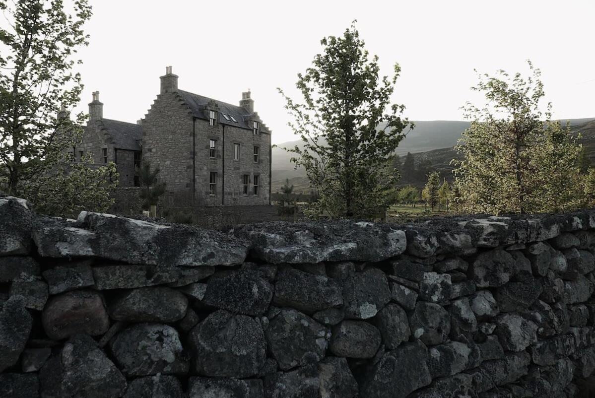 Huswell - Gairnshiel Lodge - Unique & Exclusive Lodge Next To The Castle بالاتر المظهر الخارجي الصورة