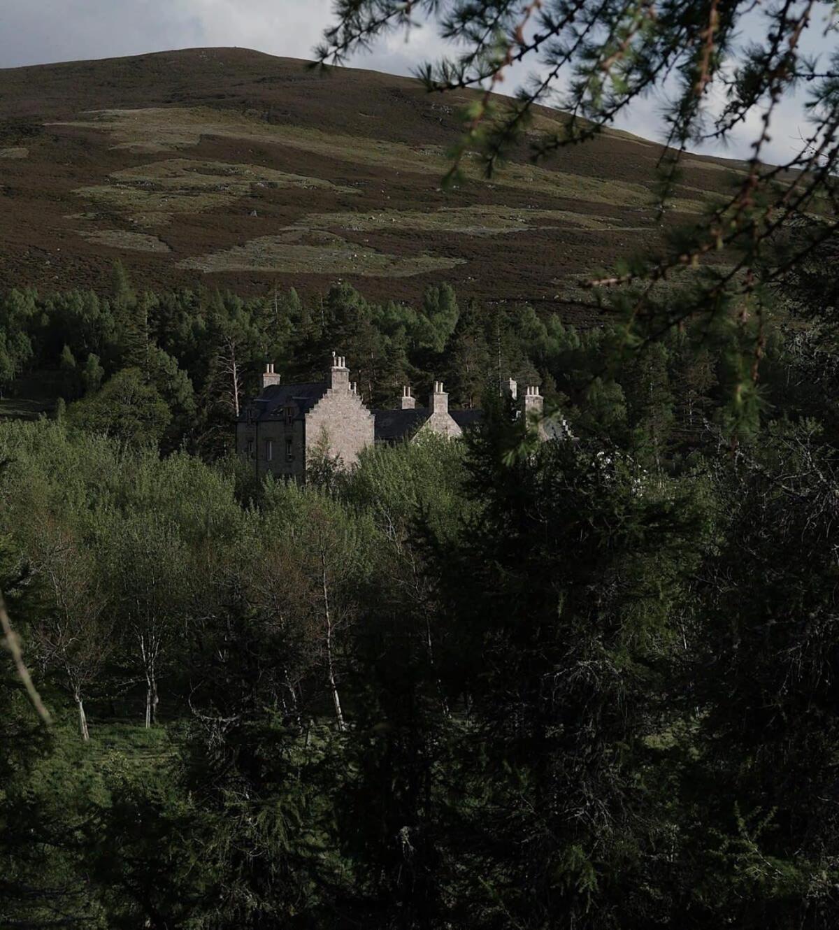 Huswell - Gairnshiel Lodge - Unique & Exclusive Lodge Next To The Castle بالاتر المظهر الخارجي الصورة